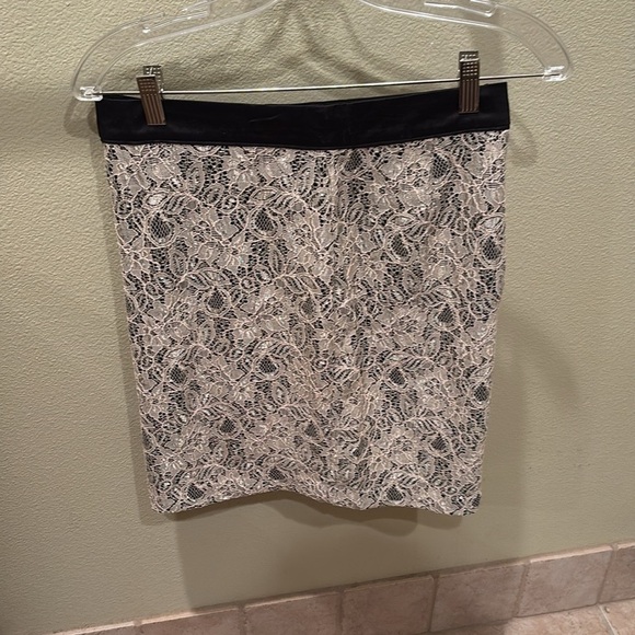 Forever 21 Elegant Black and Cream Lace Skirt - Picture 6 of 10